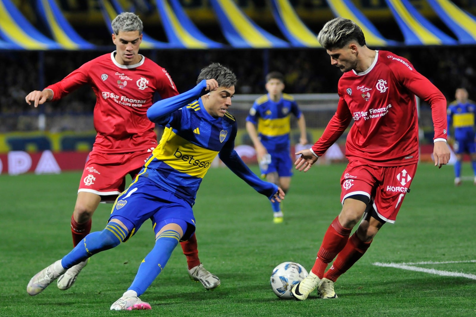 Barracas se animó en la Bombonera y se llevó un punto.