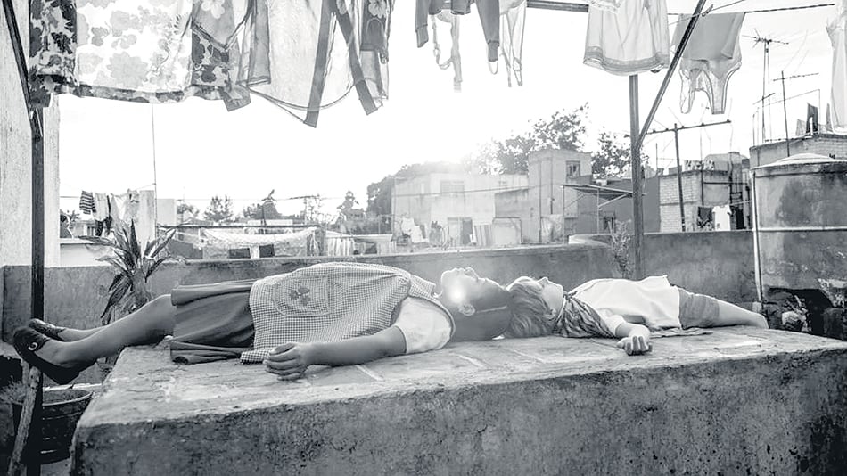 Filmada en el blanco y negro del recuerdo, Roma es un film concebido para ver en pantalla grande.