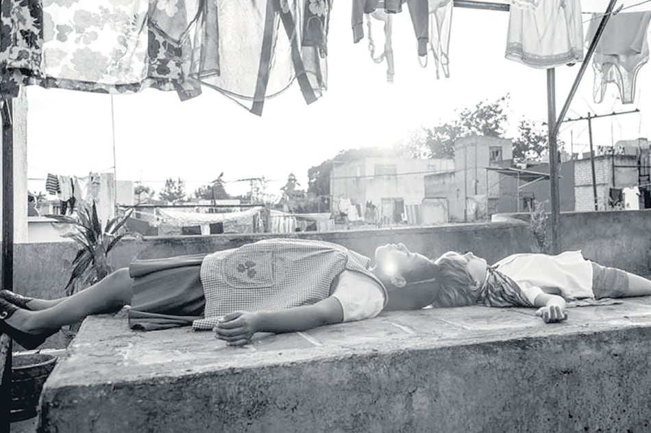 Filmada en el blanco y negro del recuerdo, Roma es un film concebido para ver en pantalla grande.