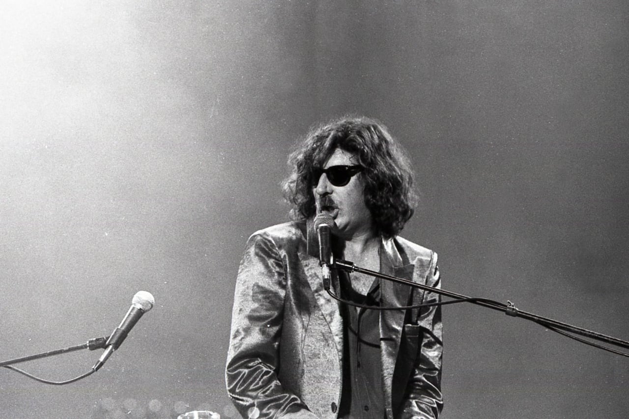 Junto a Charly actuaron Sueter y Los Abuelos de la Nada, que aportaron músicos a su banda.