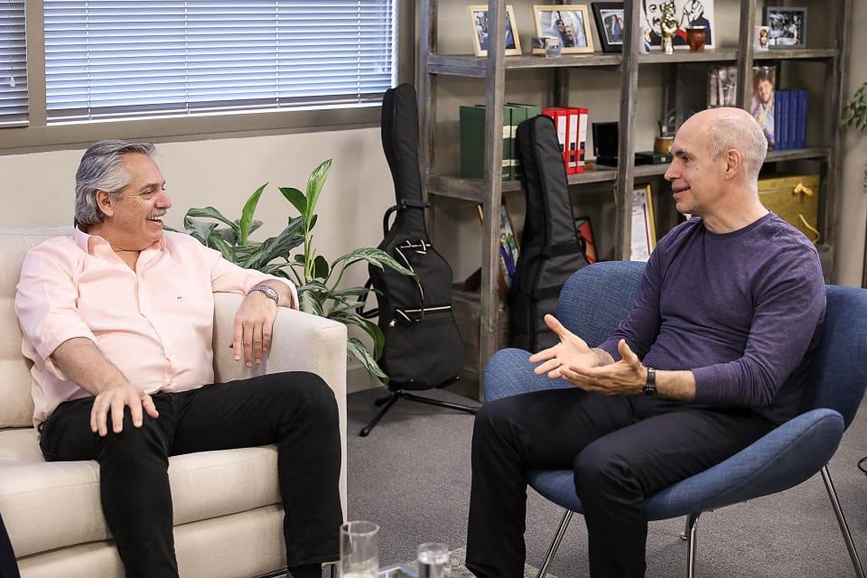 "En la ciudad, 600 mil vecinos son pobres y 175 mil son indigentes. Ellos no ven los frutos del enorme presupuesto", dijo Barroetaveña.