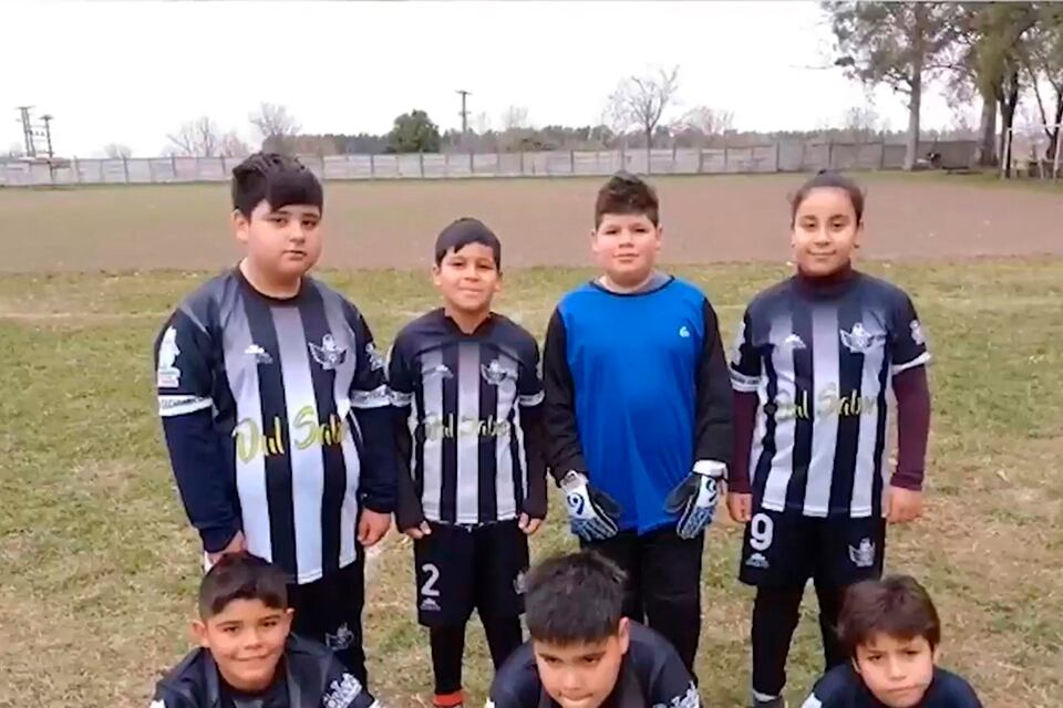 El club Caranchos contiene a 130 chicos en el fútbol infantil.