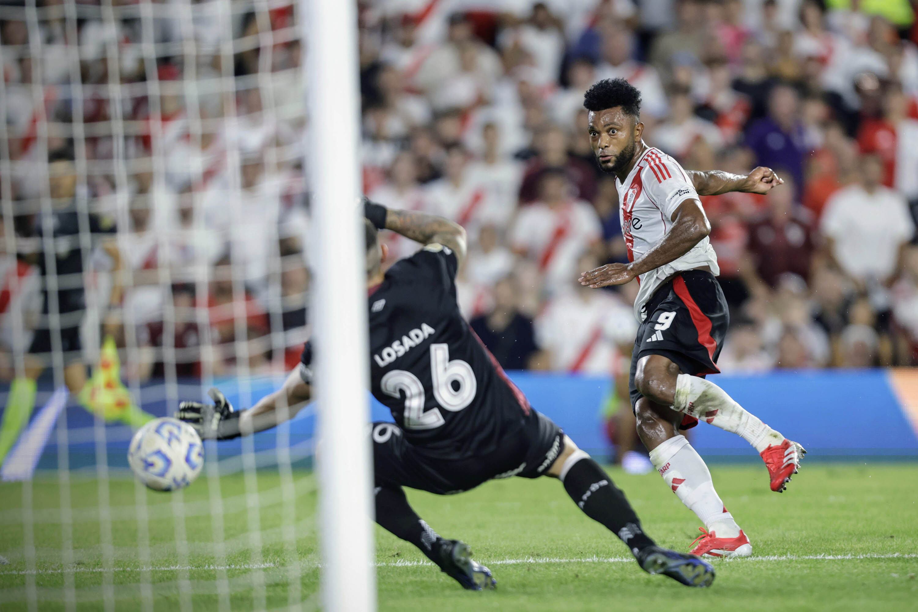 Borja marca el gol con un remate al primer palo