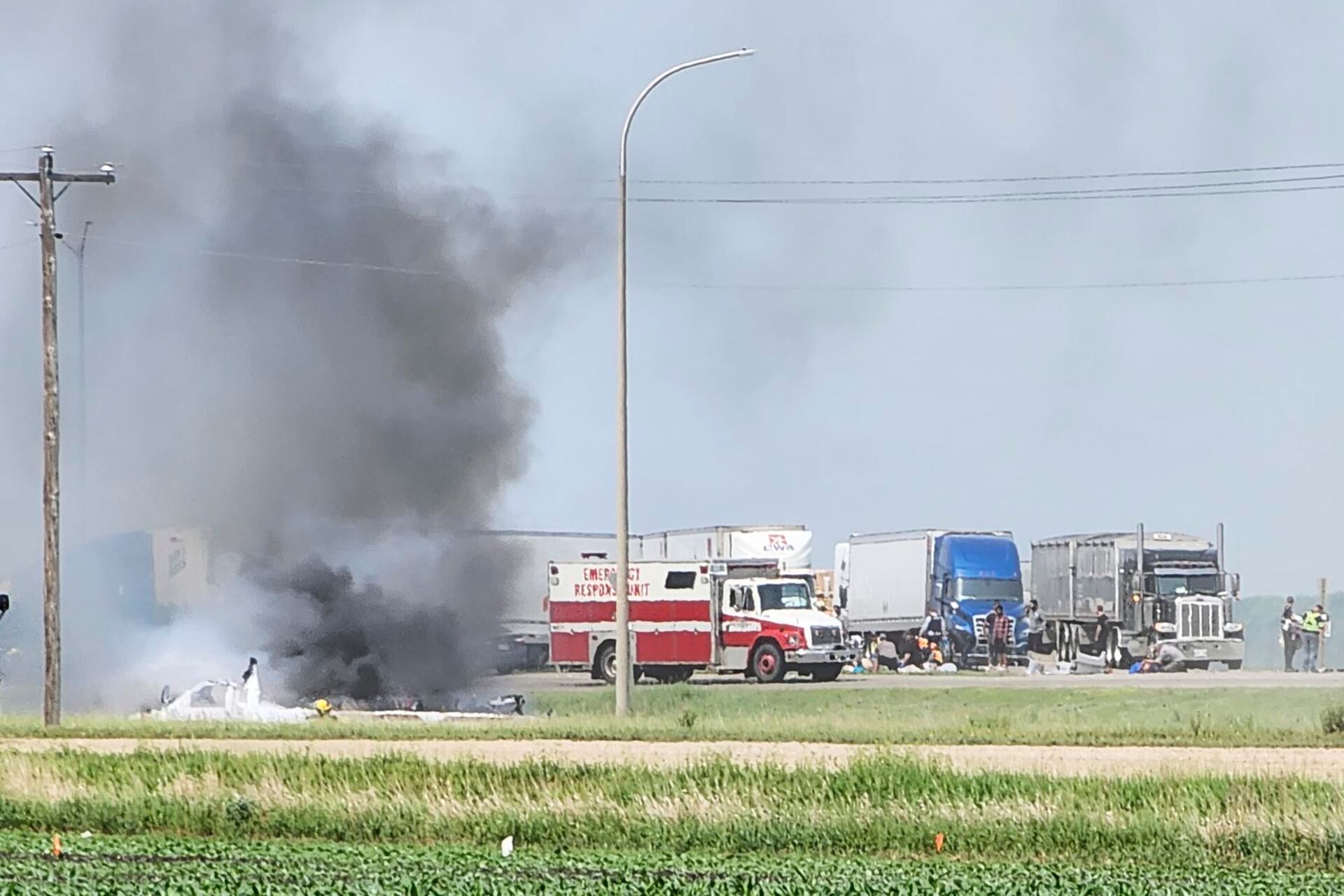 Bomberos y rescatistas participaron del operativo.