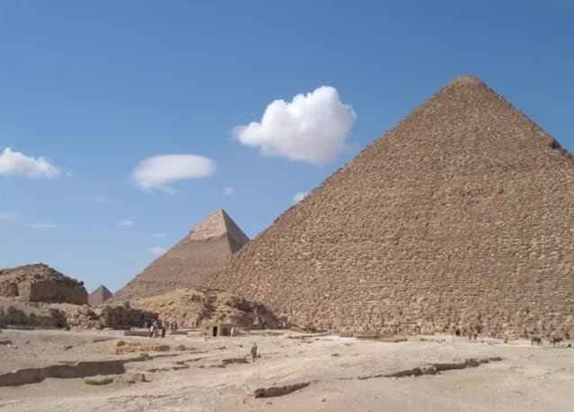 Esta estructura subterránea, en forma de "L" y conectada a otra más profunda, podría ser una gran construcción arqueológica que estuvo oculta durante milenios. (Foto: EP)