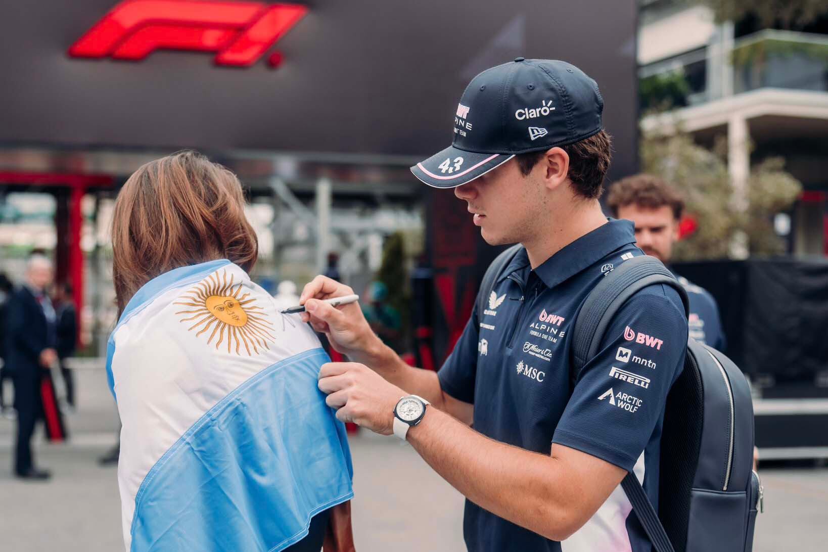 Los y las fanáticos de Colapinto, en todos lados.