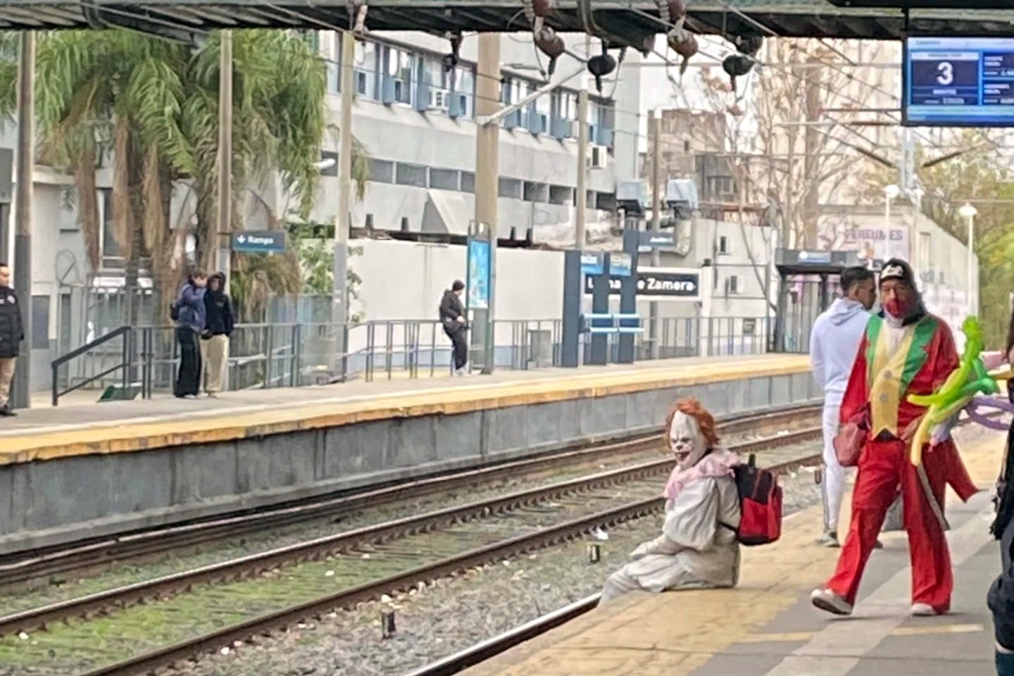 Lunes, otra vez, por Juli Freire.