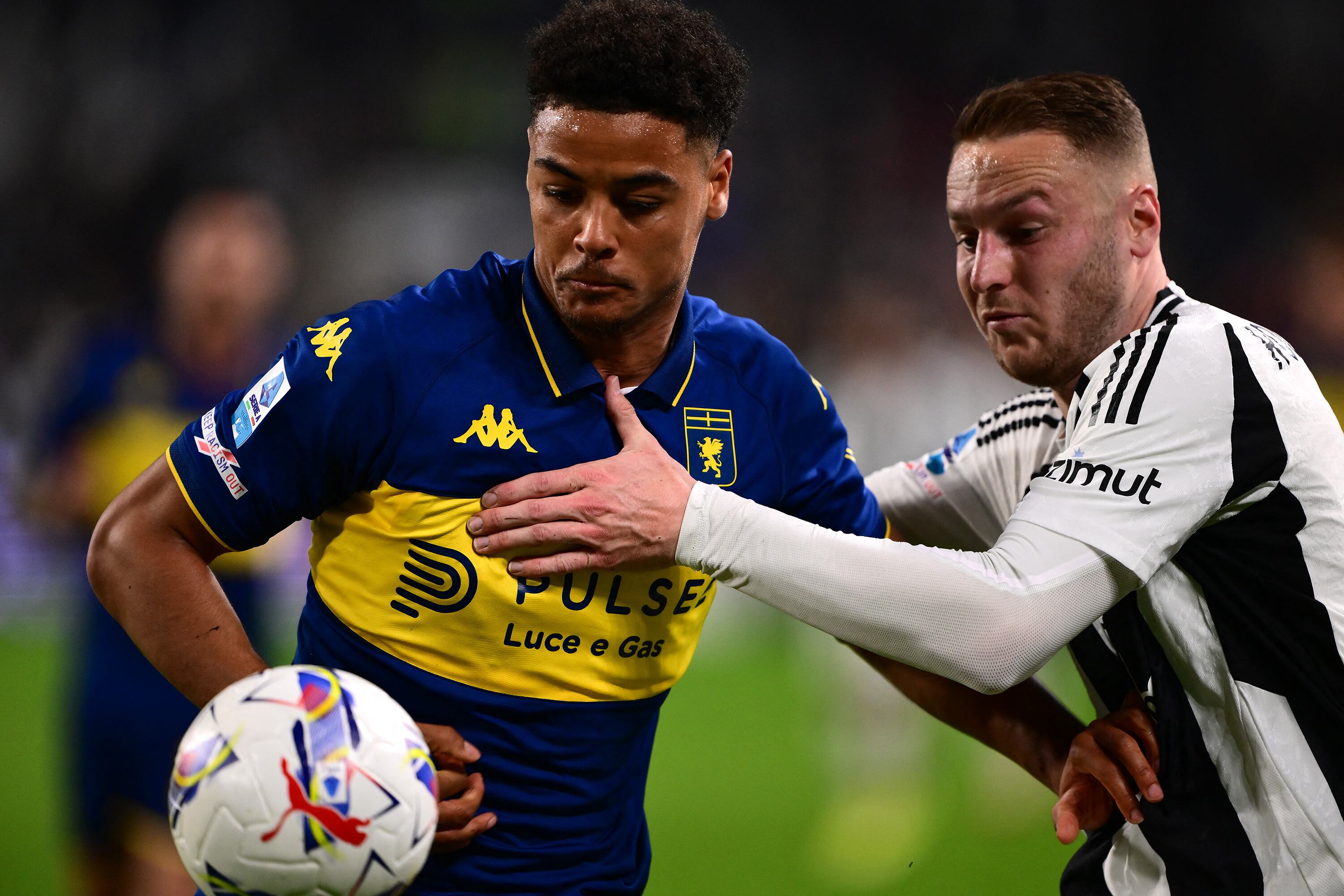 Genoa usó una camiseta especial por el aniversario 120 de Boca