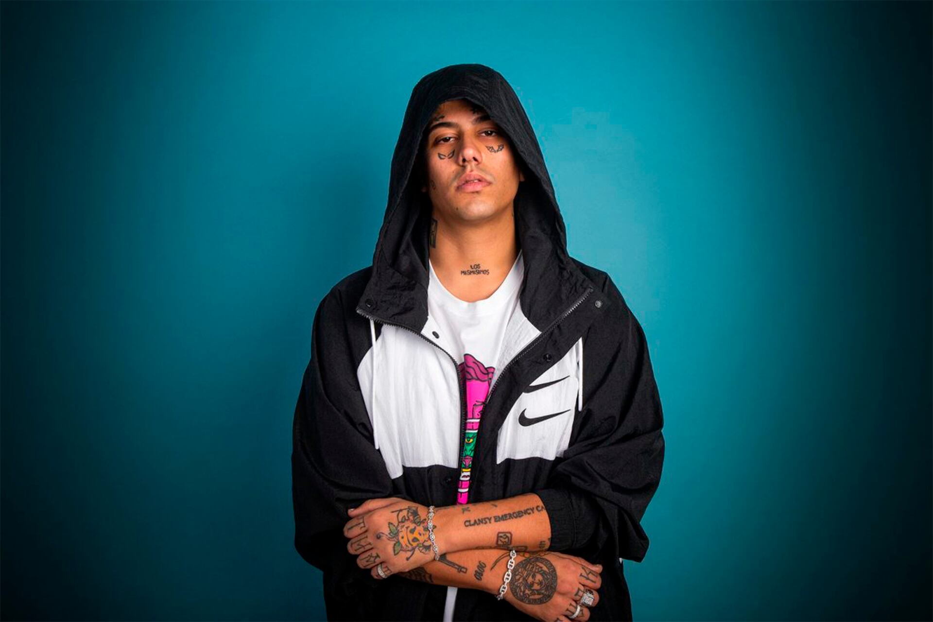 El nuevo disco de Duki, Desde el fin del mundo, viene cargado de feats, de trap en código popero y de curriculum en barras.