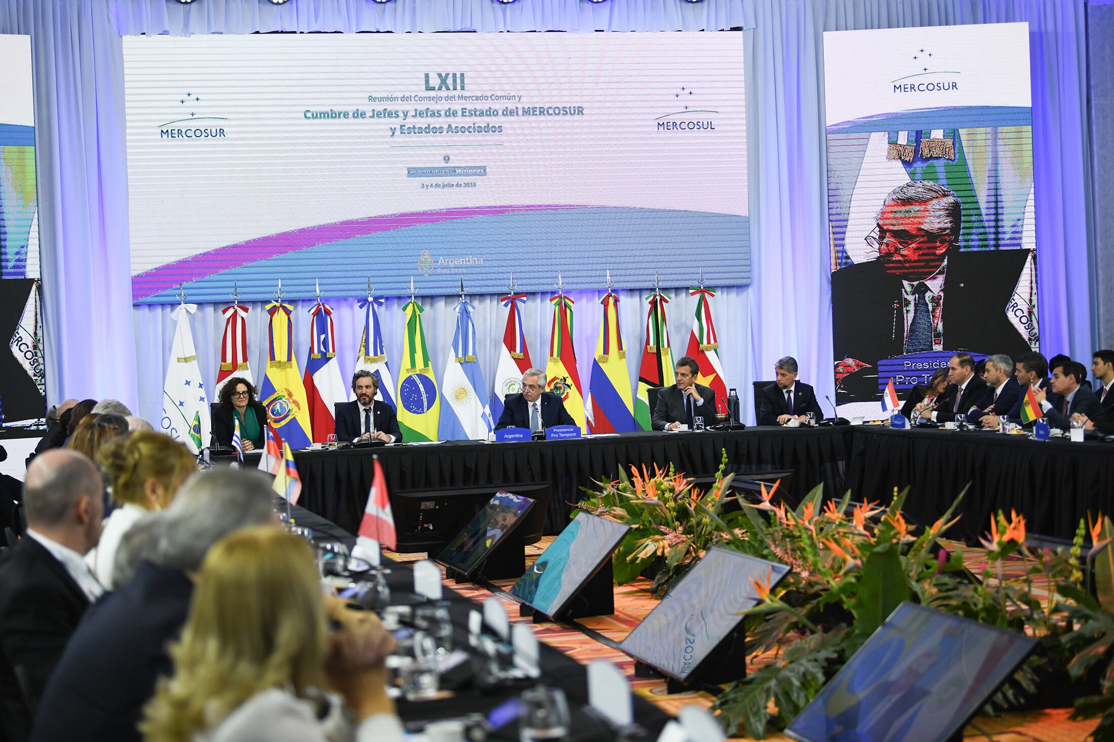 Fernández viajará este jueves a Brasil, en su última gira como Presidente en funciones. 