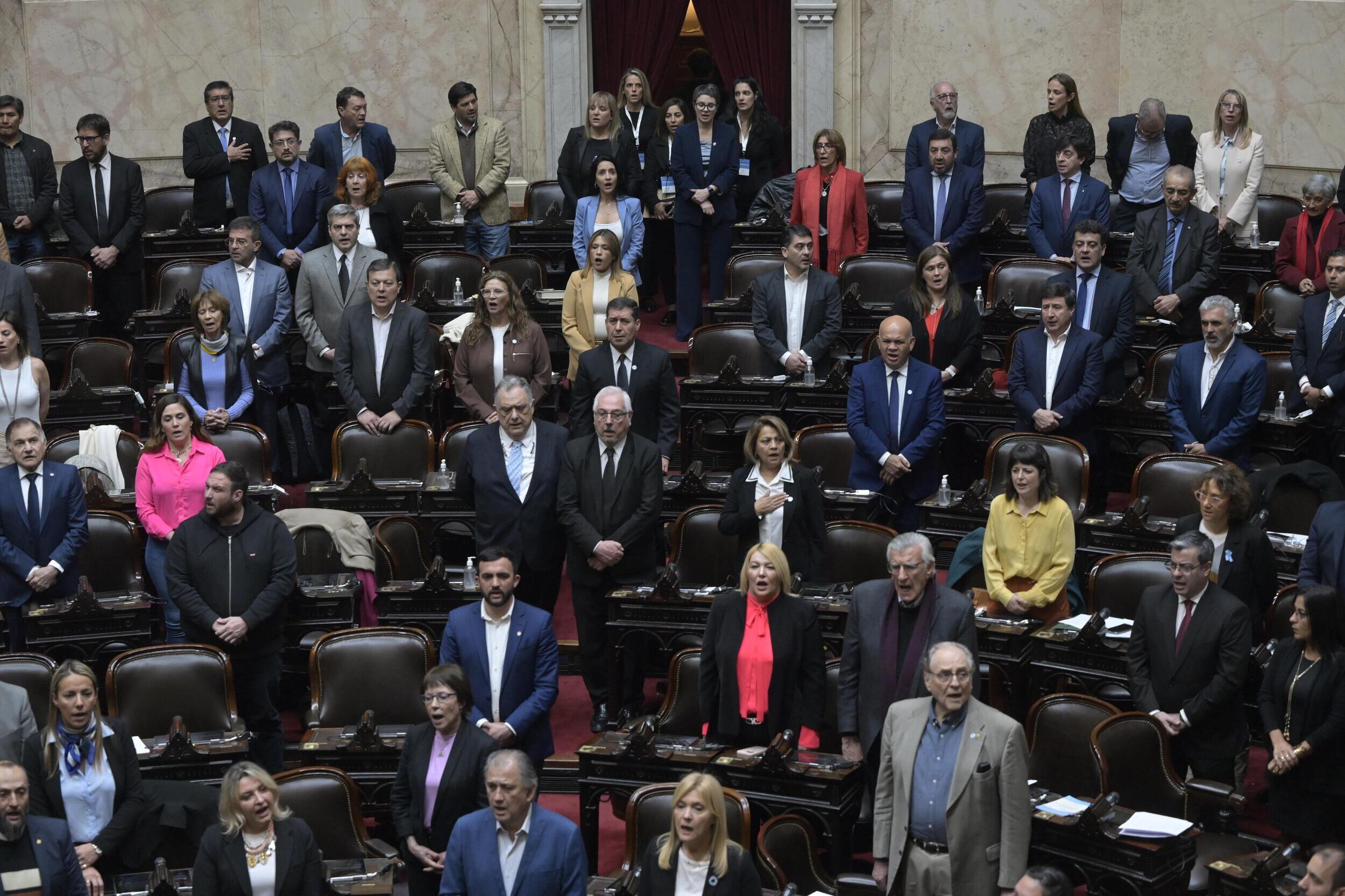 Ritondo ofreció una conferencia de prensa, luego de que el bloque se retirara.