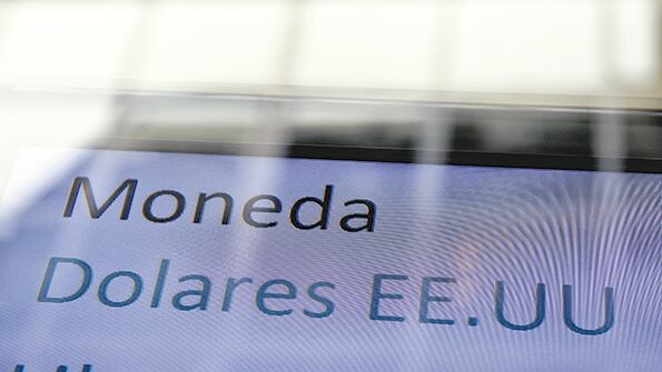 La incertidumbre de cara a las elecciones también está llevando a dolarizar carteras de inversión.