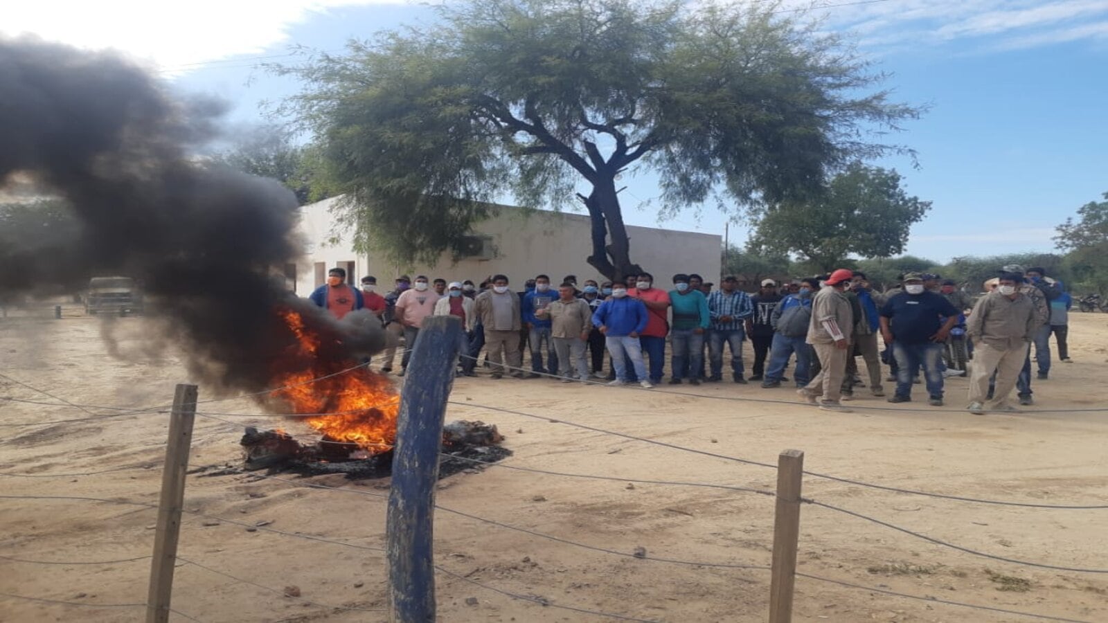 Protesta de municipales en Santa Victoria Este