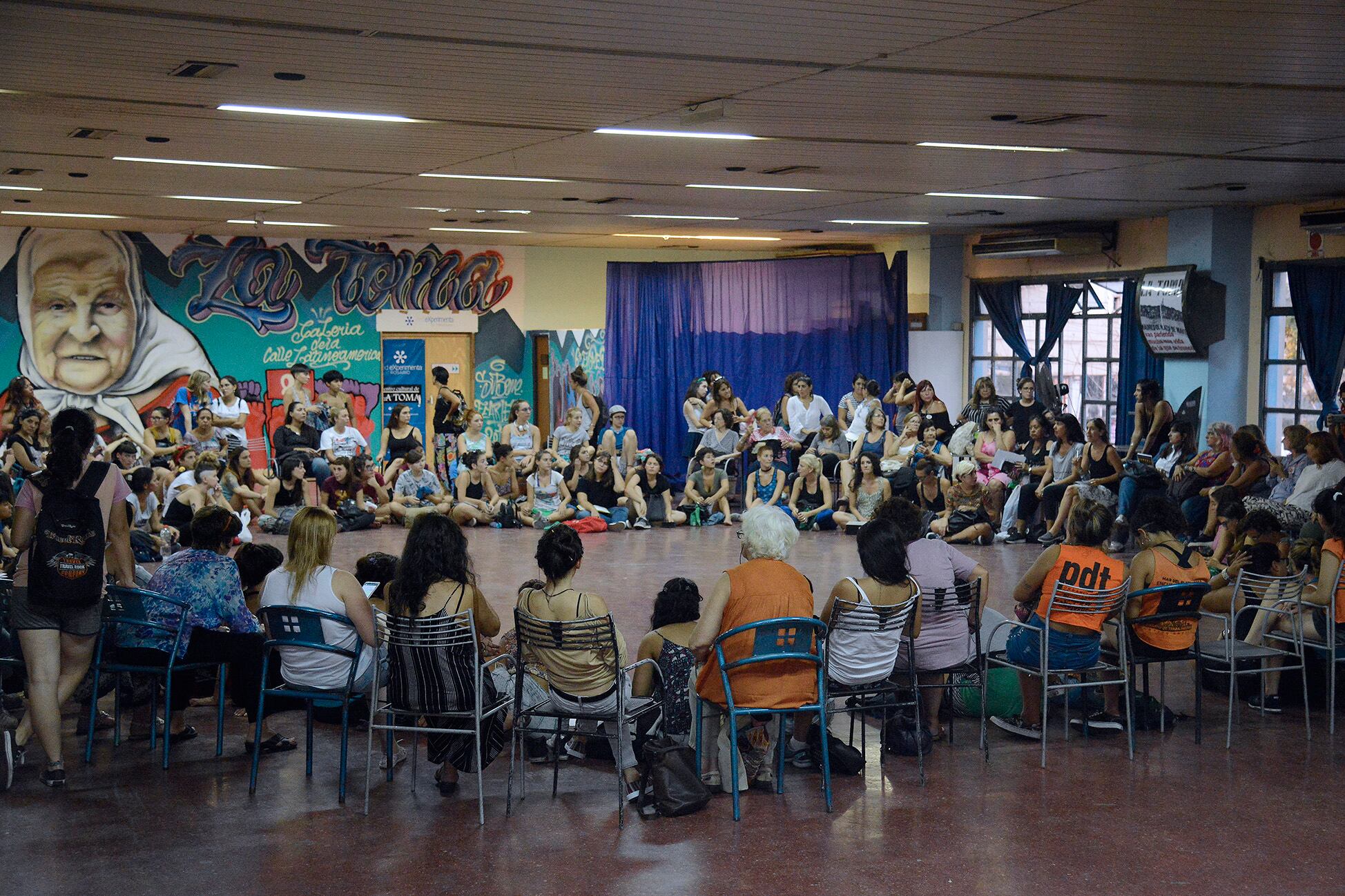 La medida fue organizada en las Asambleas feministas que se realizaron desde febrero en La Toma.