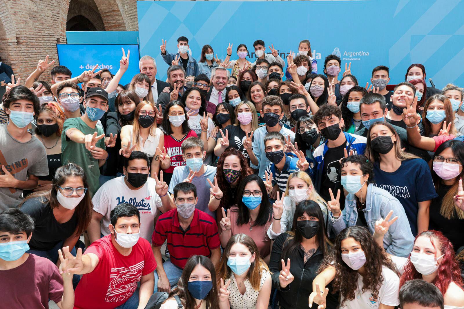 Alberto Fernández anunció la ampliación de las Becas Progresar a los jóvenes de 16 y 17 años.