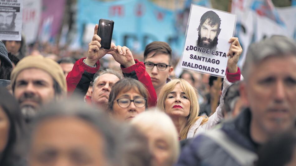 Miles de personas se movilizaron a dos meses de la desaparición de Santiago Maldonado.