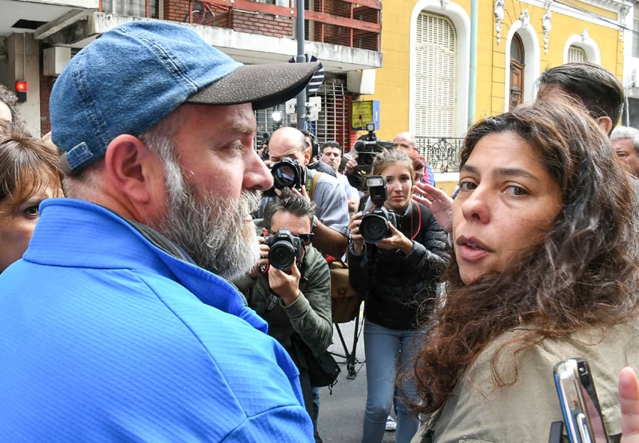 Sergio Maldonado y su pareja, Andrea Antico, tras conocer los resultados de la autopsia.