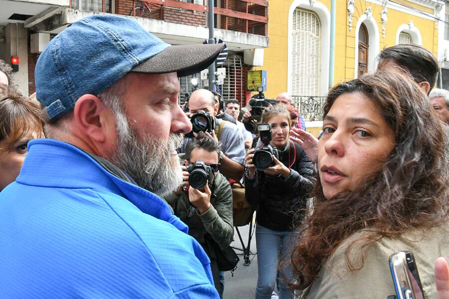 Sergio Maldonado y su pareja, Andrea Antico, tras conocer los resultados de la autopsia.