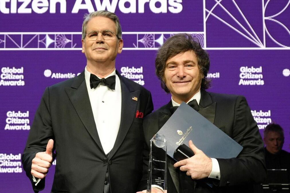 Scott Bessent y Javier Milei, sonrisas, nueva visita y un paquete de compromisos que siguen sin mostrar