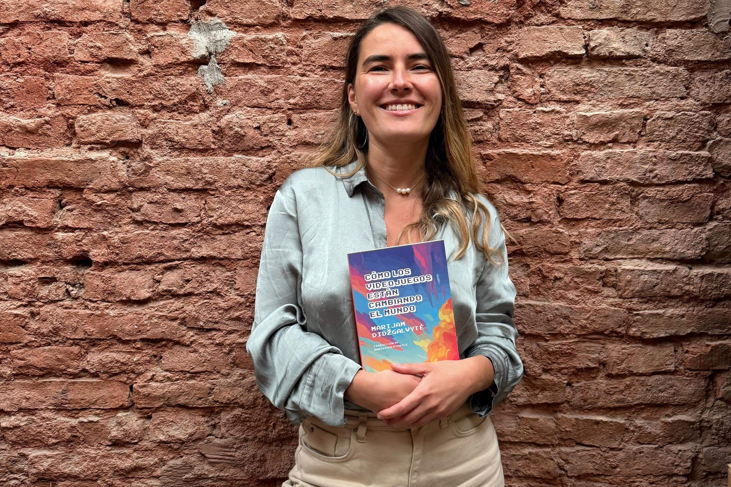 La escritora cerrará este domingo la Feria de Editores