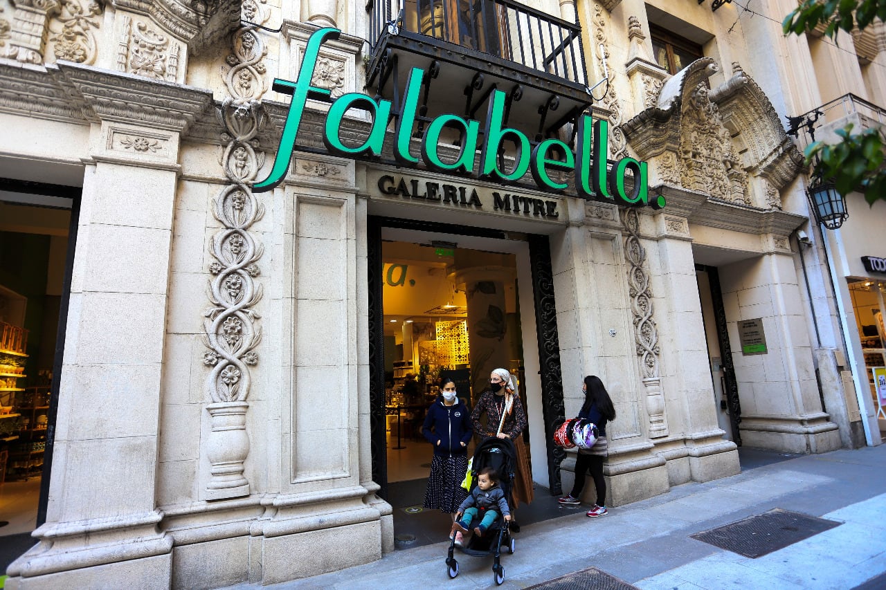 Falabella atribuyó el cierre de locales al impacto provocado por la pandemia. 