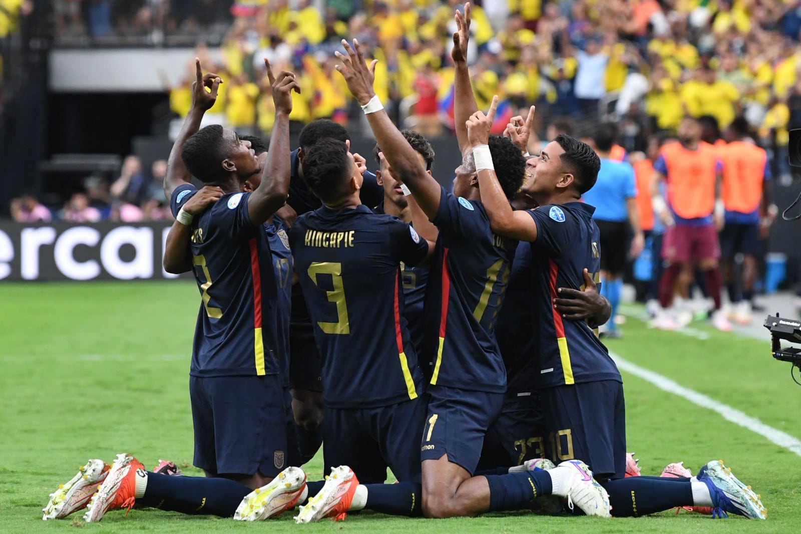 Los jugadores ecuatorianos festejan