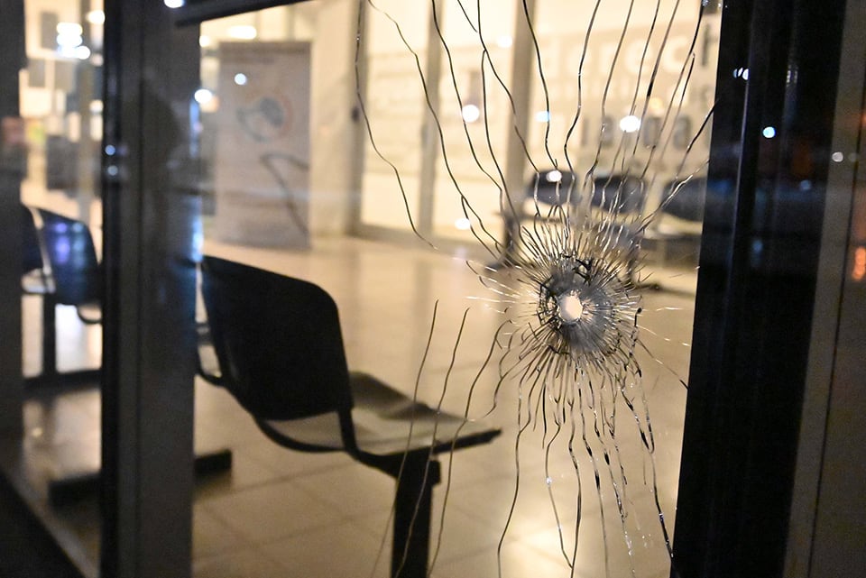 El impacto en el edificio judicial tras la balacera del miércoles,