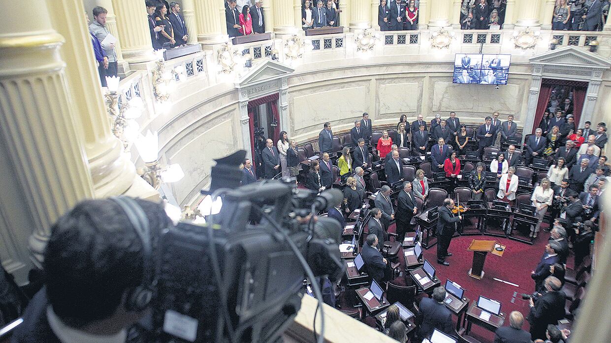 El pedido de desafuero de la flamante senadora Cristina Kirchner convulsionó ayer a la Cámara alta.