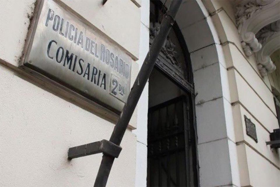 Las víctimas de apremios son dos varones, uno de 40 años y otro de 17.