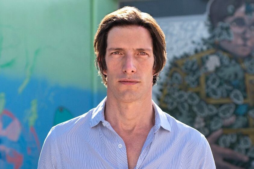 De Pineda es una suerte de trotamundos que sólo dejó de viajar por la pandemia.