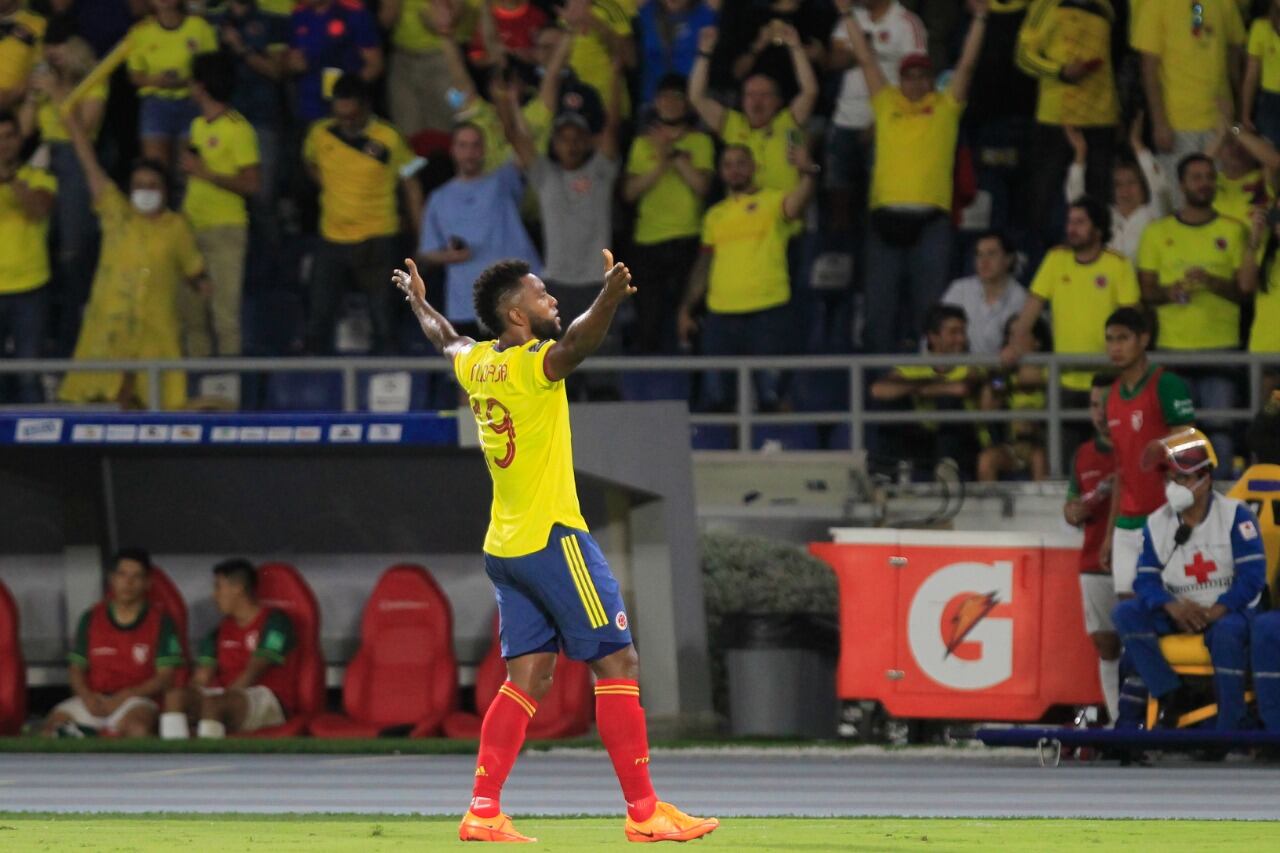 Borja celebra el segundo de Colombia ante Bolivia