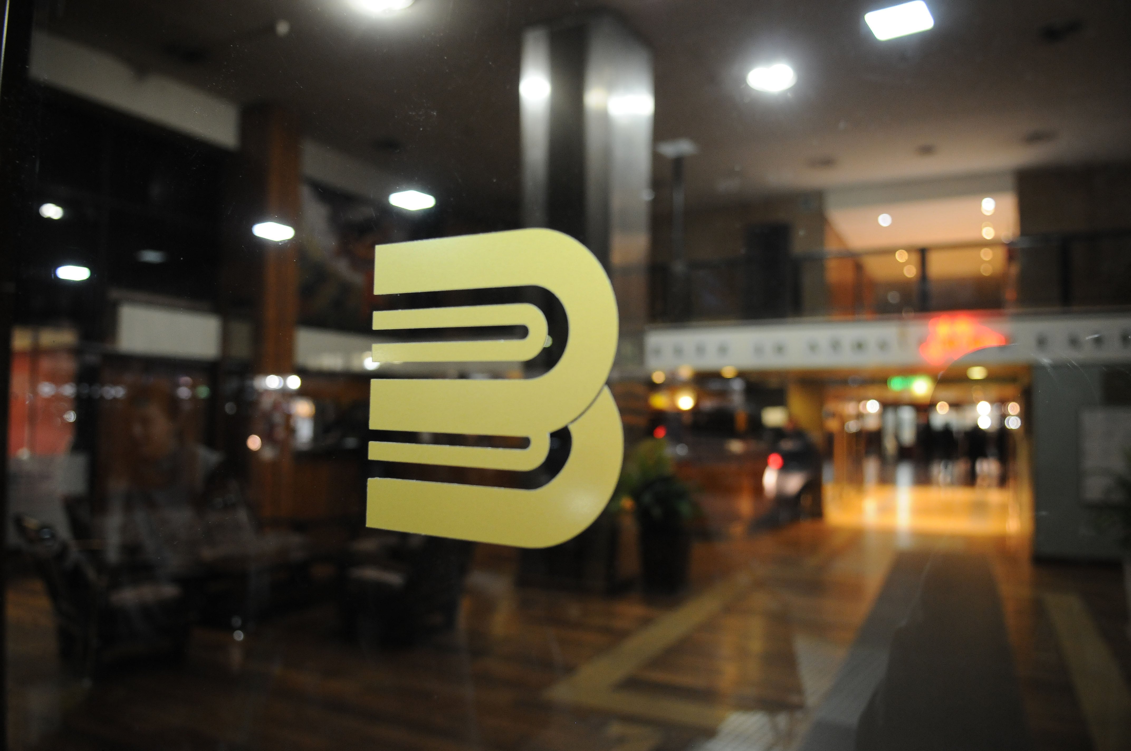 Los trabajadores adelantaron que no van a entregar el edificio.