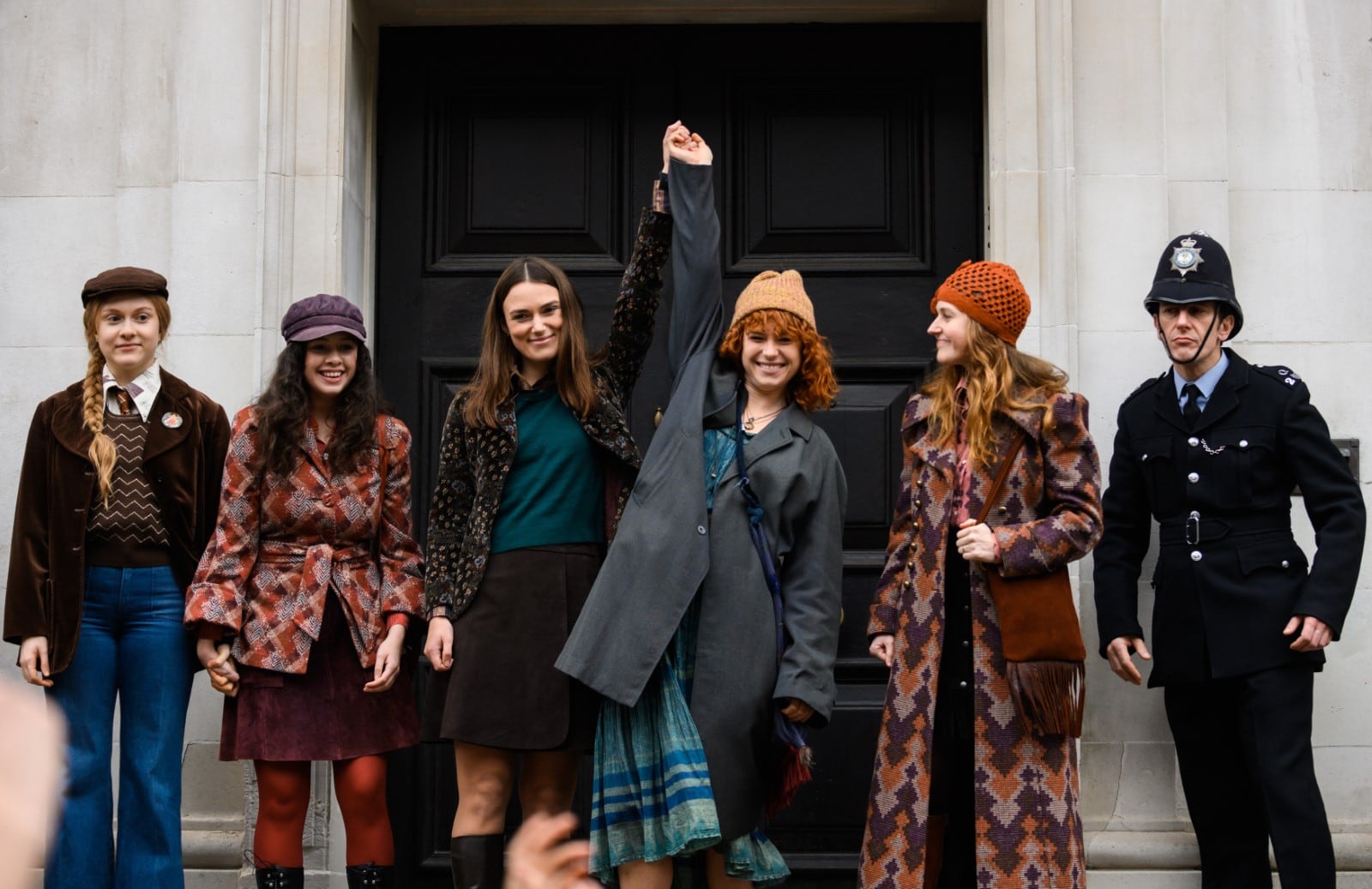 La película Miss Revolution refleja el comienzo de una lucha que subsiste contra los parámetros de belleza y sus usos desde el mercado. 