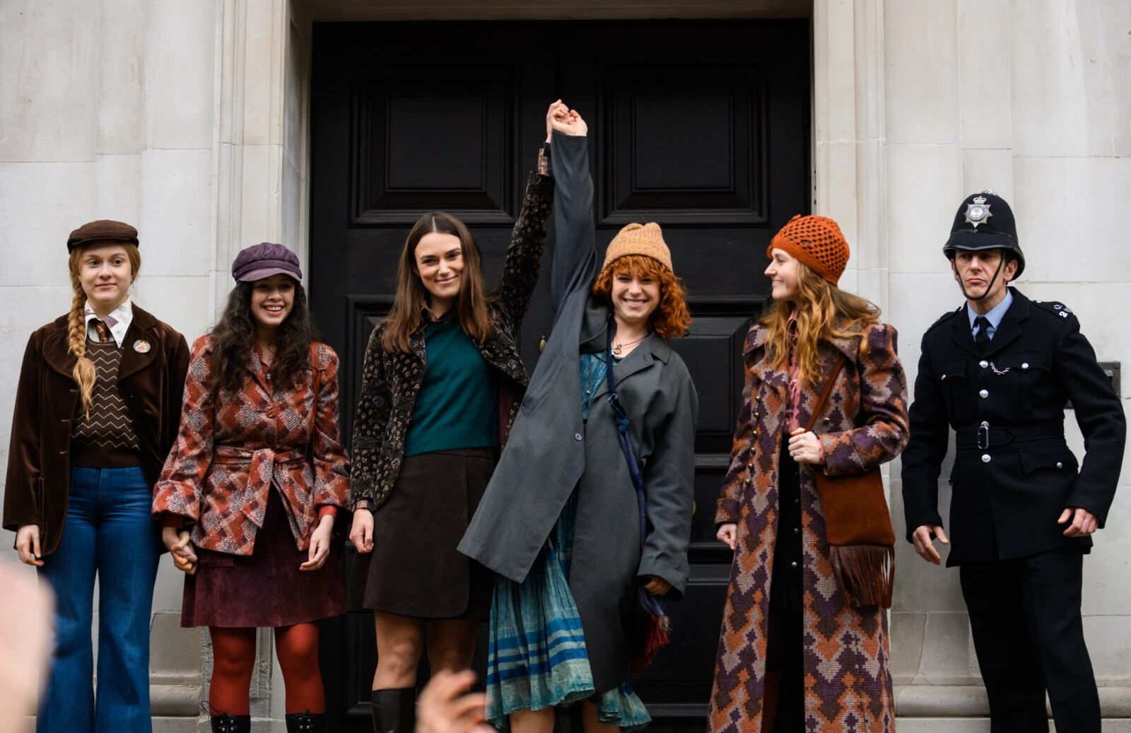 La película Miss Revolution refleja el comienzo de una lucha que subsiste contra los parámetros de belleza y sus usos desde el mercado. 