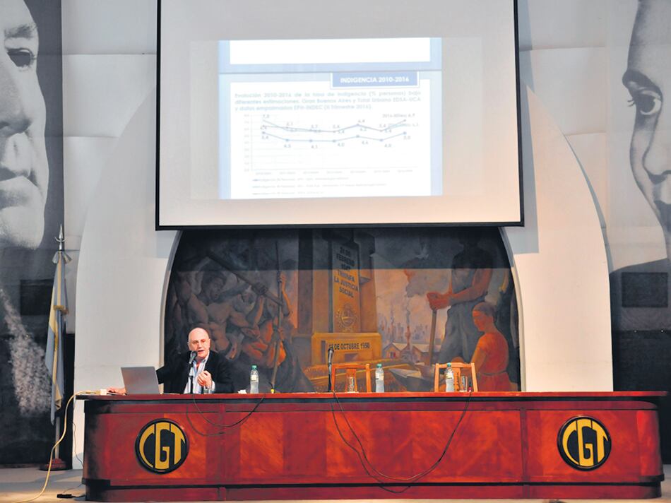 El director del Observatorio de la Deuda Social de la UCA, Agustín Salvia, en la CGT.