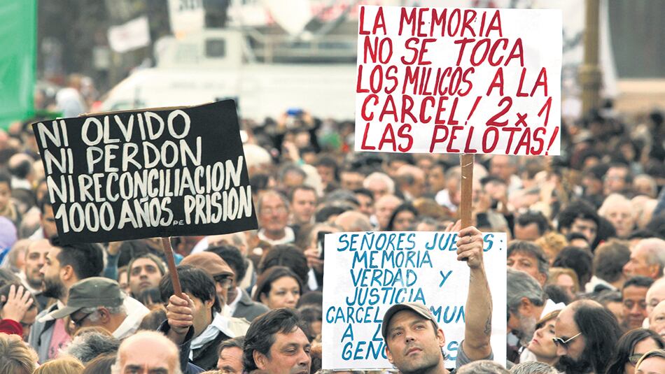 Las querellas están preocupadas y reclaman que la Corte revierta lo antes posible el fallo del 2x1.