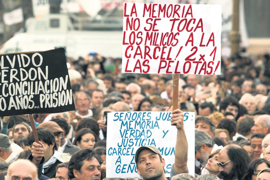 Las querellas están preocupadas y reclaman que la Corte revierta lo antes posible el fallo del 2x1.