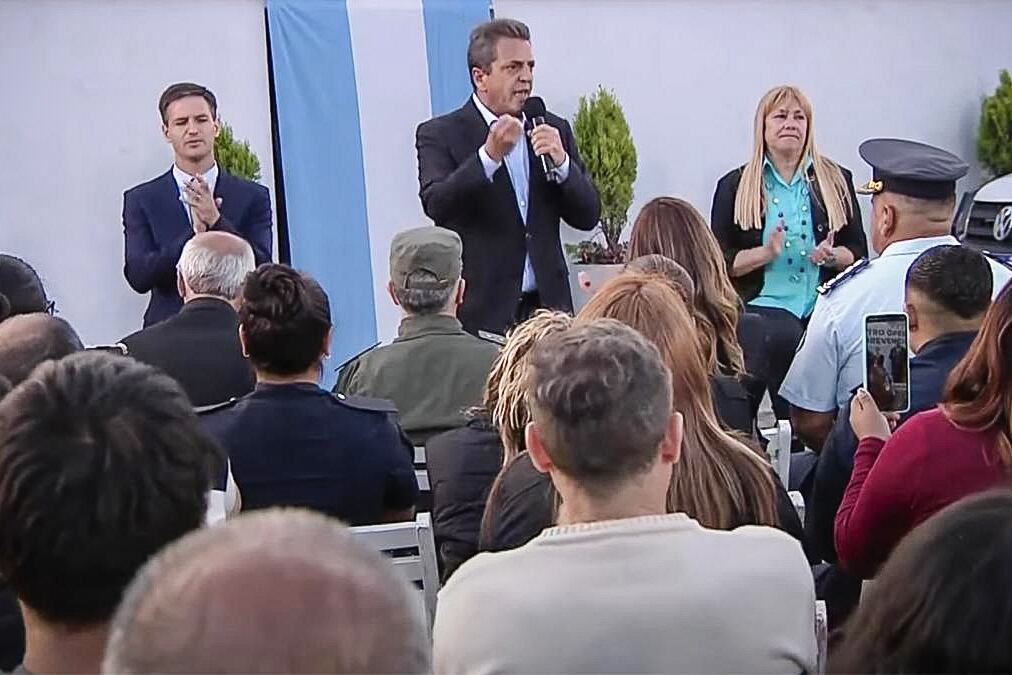 Massa estuvo este lunes en San Vicente en un encuentro con fuerzas de seguridad