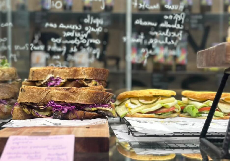 Los locales adheridos ponen en oferta el excedente de producción del día con precios de hasta 35 por ciento más baratos.