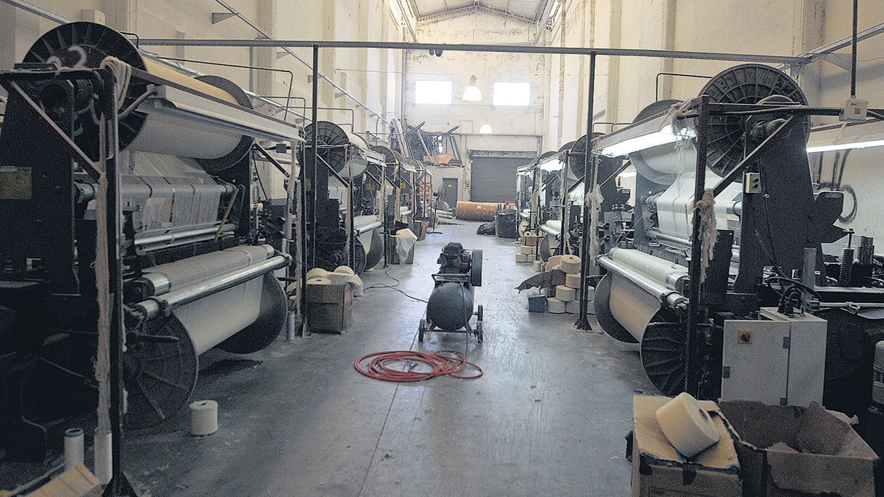 La industria textil es una de las más afectadas. La expulsión de trabajadores continúa este año.