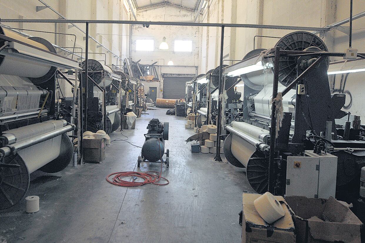 La industria textil es una de las más afectadas. La expulsión de trabajadores continúa este año.