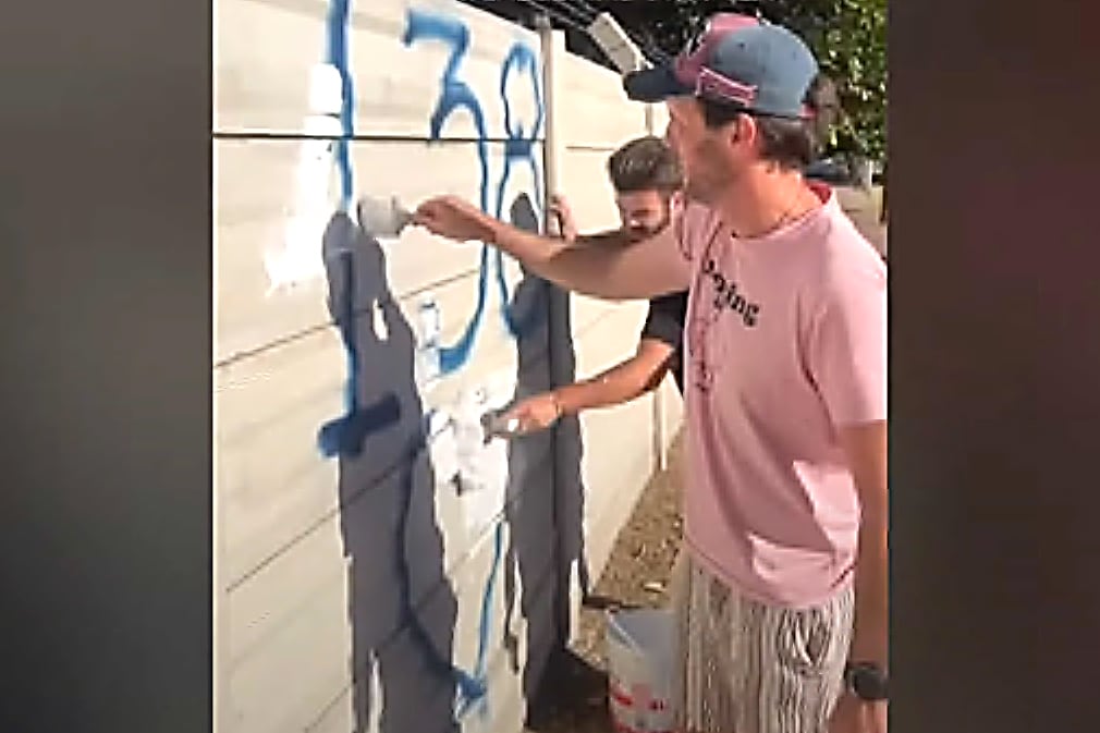 Libertarios borran pintada sobre el hallazgo del nieto 138.