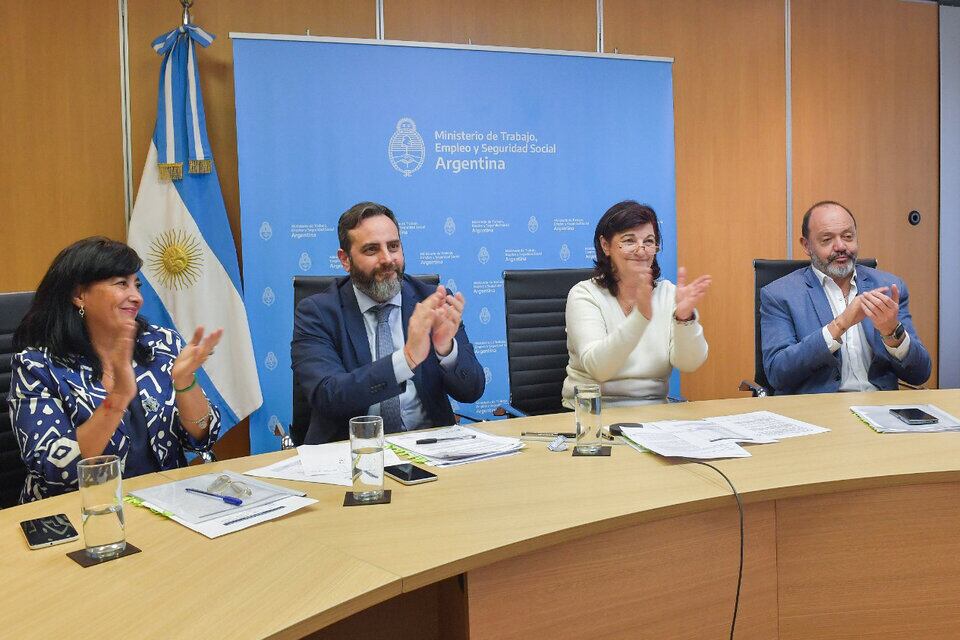 Kelly Olmos, ministra de Trabajo, celebra el acuerdo alcanzado en la reunión virtual del Consejo del Salario