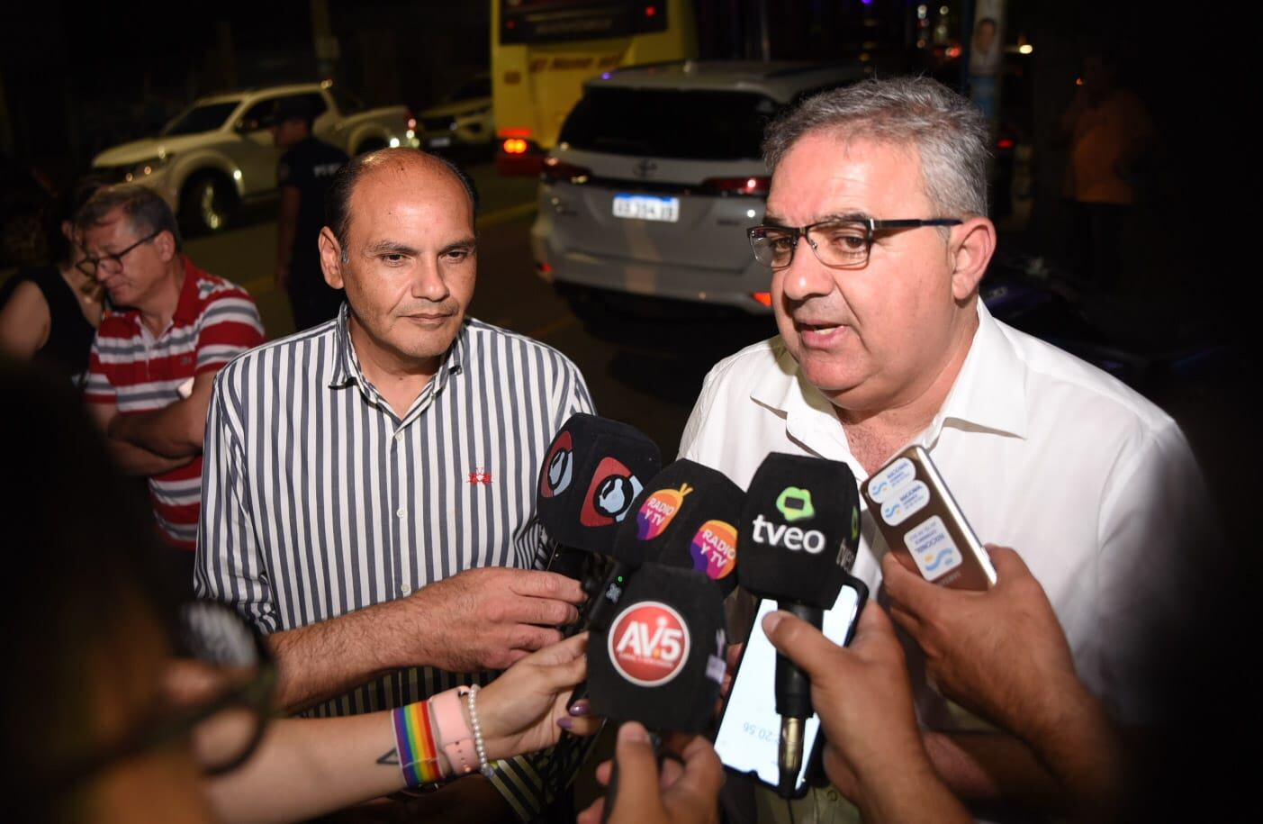 Gustavo Saadi y Raúl Jalil en conferencia  de prensa.