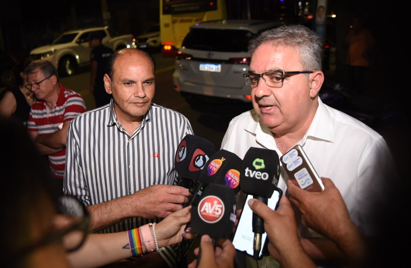 Gustavo Saadi y Raúl Jalil en conferencia  de prensa.