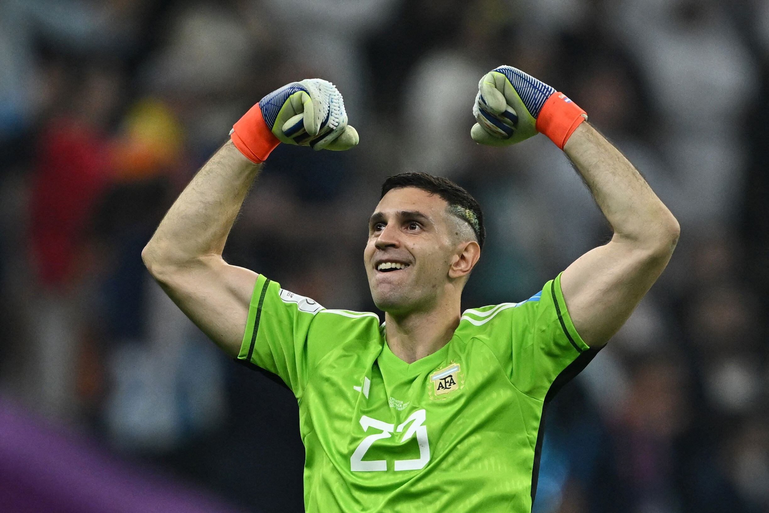 Emiliano Martínez fue premiado con el Guante de Oro como mejor arquero durante el Mundial de Qatar 2022. (AFP)