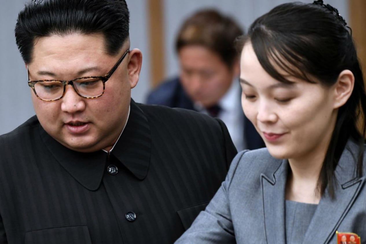 Kim Jong-un, de 36 años, junto a su hermana tres años menor, Kim Yo-jong. 