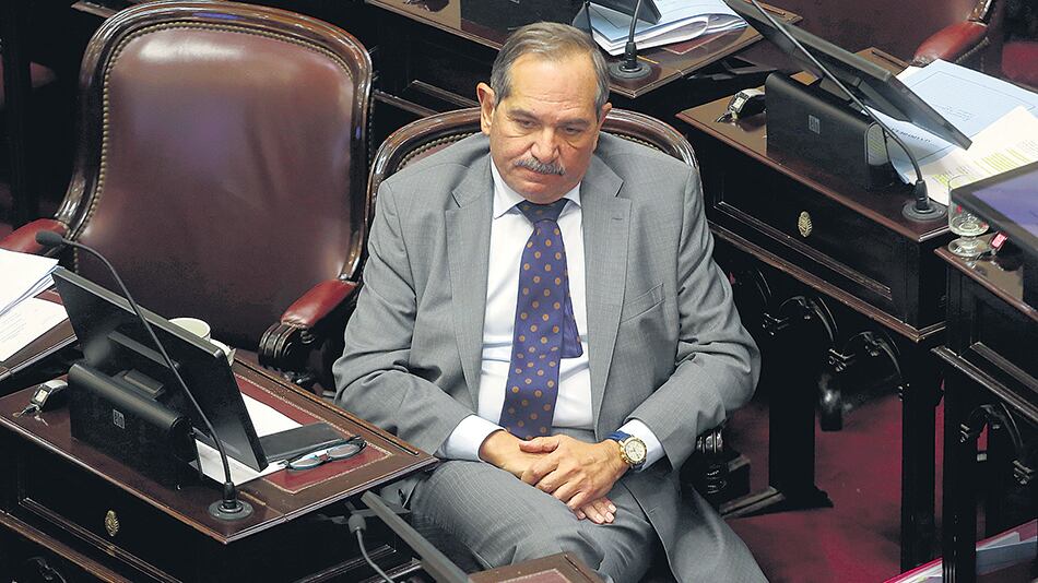 José Alperovich se sumó a los críticos a los manejos de Miguel Angel Pichetto en el Senado.