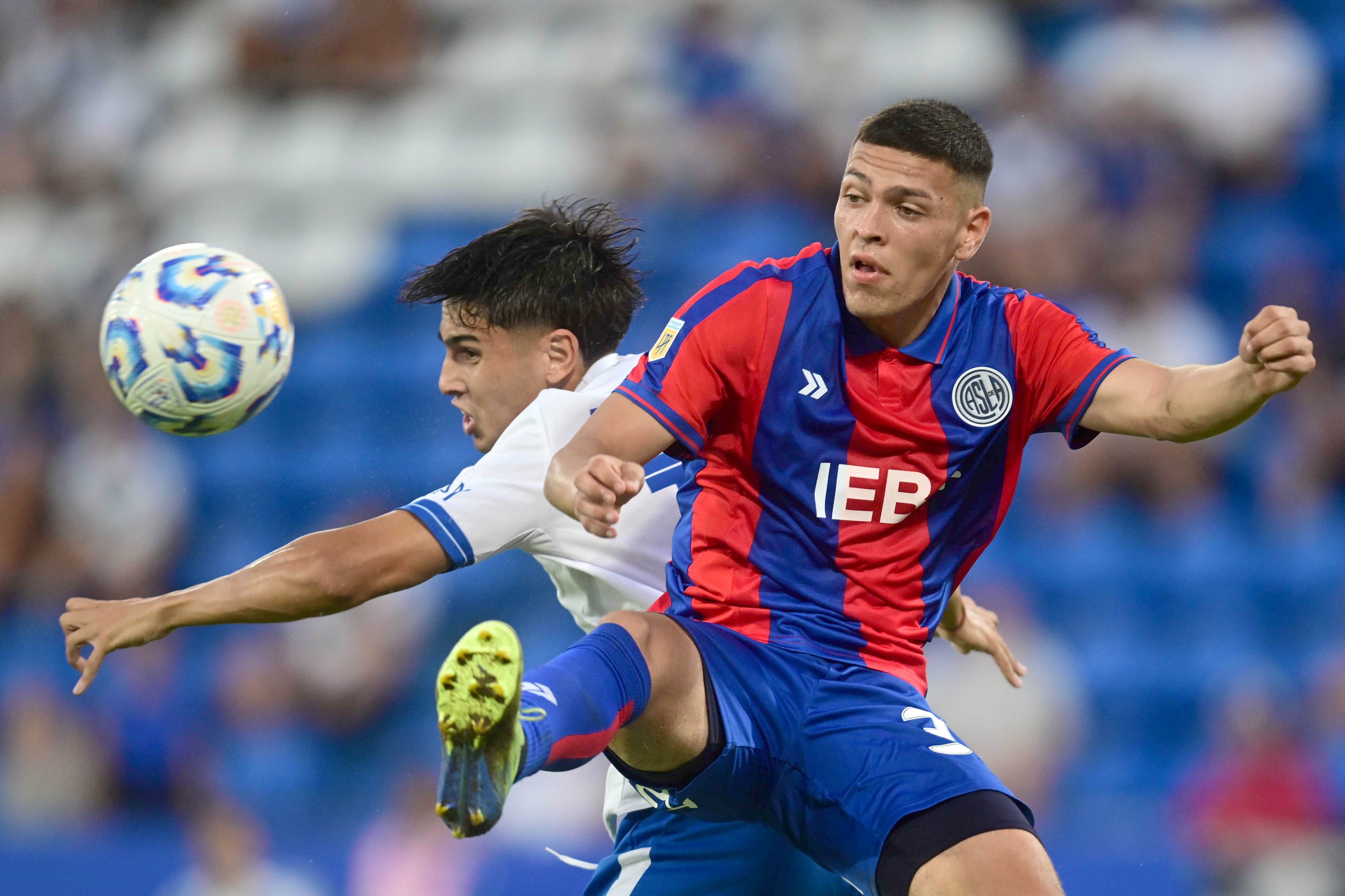 Vélez fue un poco más ante San Lorenzo, pero no le alcanzó.