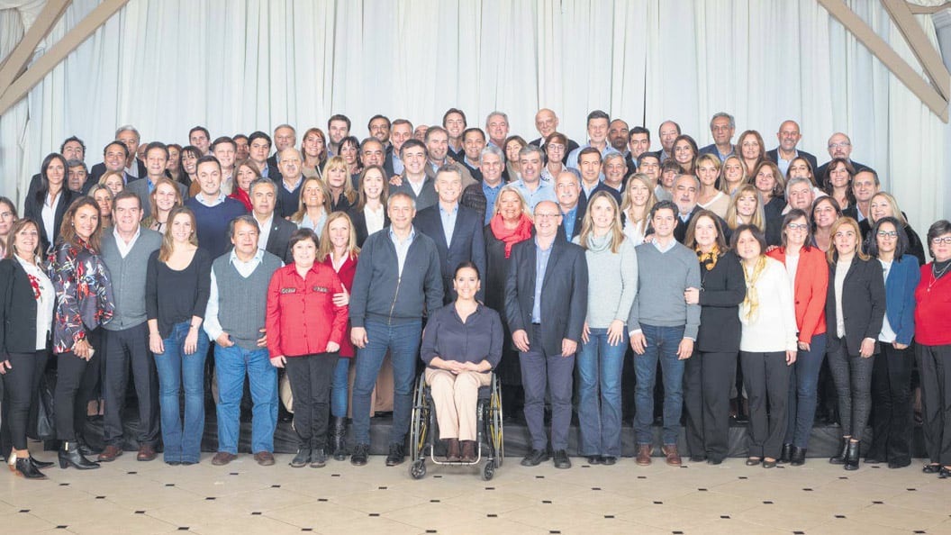 Macri acompañado por algunos funcionarios y los principales candidatos de Cambiemos de todo el país.